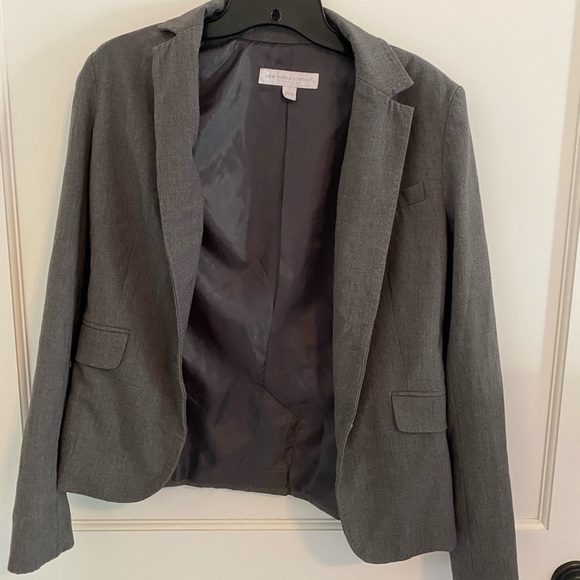 New York & Company Gray suit and pants set - Picture 3 of 6